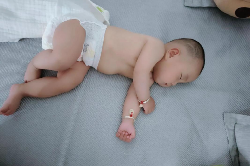 金华宝宝脚心出汗怎么回事
